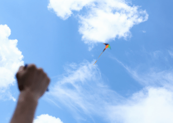 Best Wind Speed For Kite Flying – 2022 (Ultimate Guide)