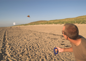 How To Fly a Kite In Low Wind – 2022 (Ultimate Guide)